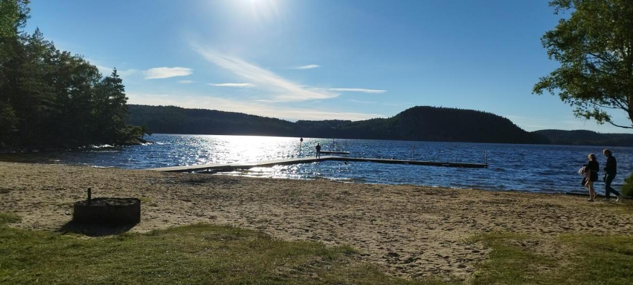 Lillstugan I Idyllisk Lugn Miljoe Naera Haellungen, Stenungsund Ucklum Exterior foto