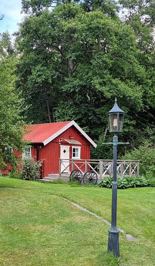 Lillstugan I Idyllisk Lugn Miljo Nara Hallungen, Stenungsund Ucklum Exterior foto